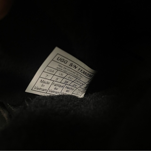 UGG Women's Naiyah Boot Black Size 7 NEW IN BOX - Picture 8 of 10